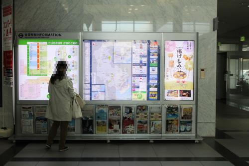 設置の様子　枠外寸法：高さ約2.1メートル×約3.5メートル