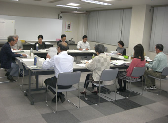 平成26年度に向けた事業実施に関して、意見聴取を行っている様子