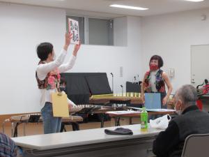 催し物をする様子