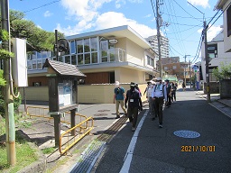 歩いている様子