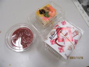 完成した桶ずしとルバーブジャム