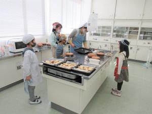 クリスマスケーキを作っている様子3