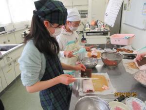 ケーキを作っている様子1
