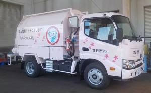 せん定枝破砕車両のハーツくん号の写真です
