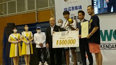 優勝者と市長