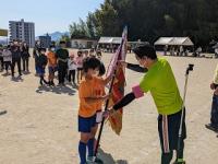 優勝旗授与