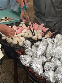 炭火で焼くおもちとおいも