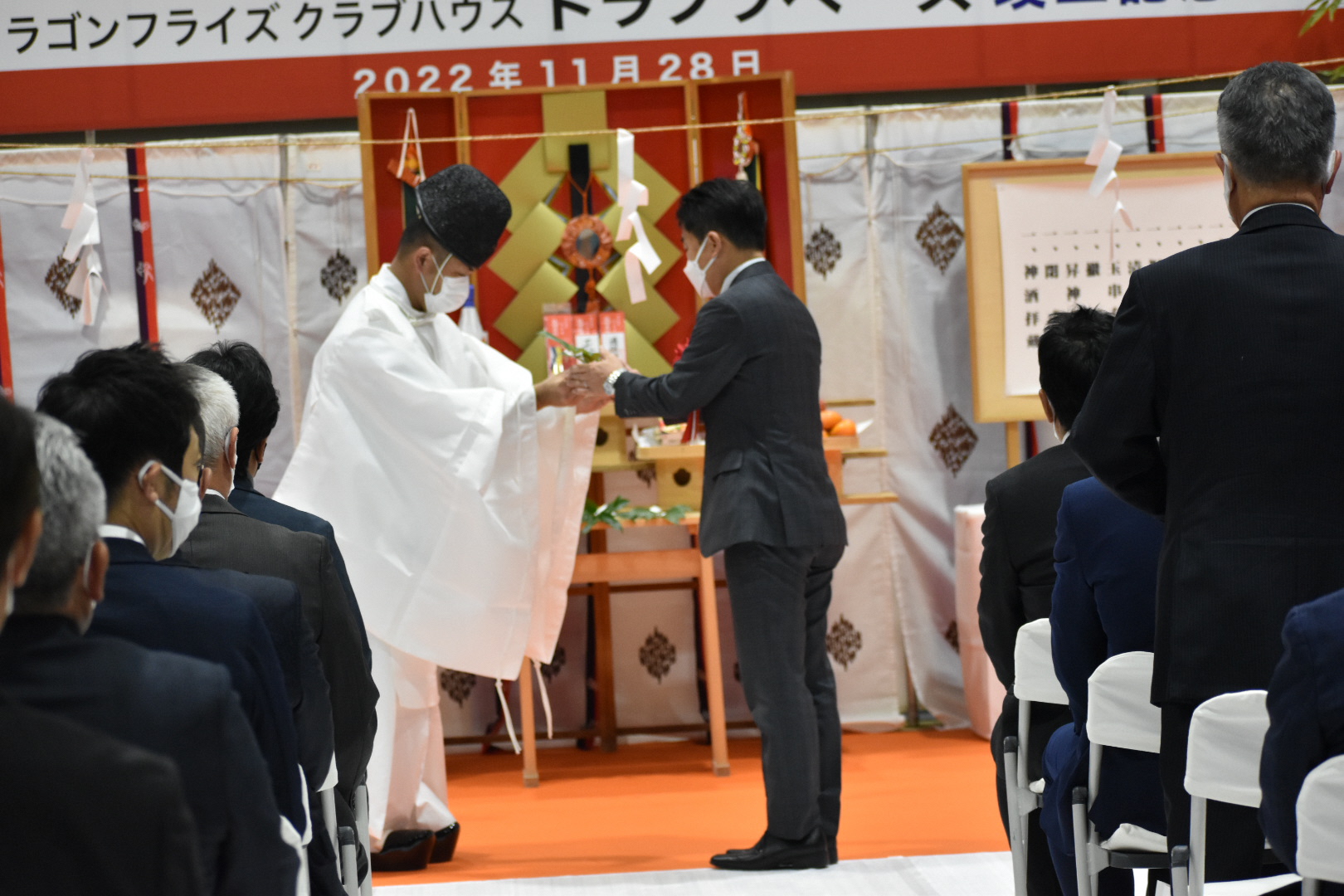 神事に参加される松本市長
