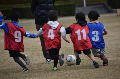 走る子どもたち