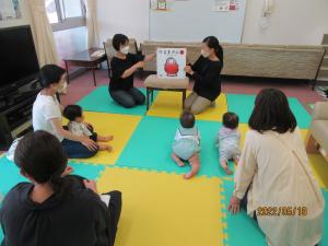 「絵本大好き！」の画像　おはなし会の様子