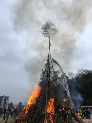 燃え上がる炎