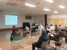 資料を参考にお話を聞く