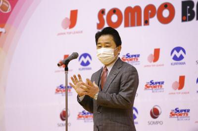 挨拶する市長