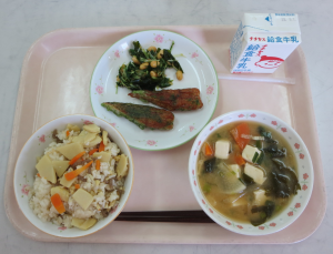 佐伯中学校の4月26日の給食写真