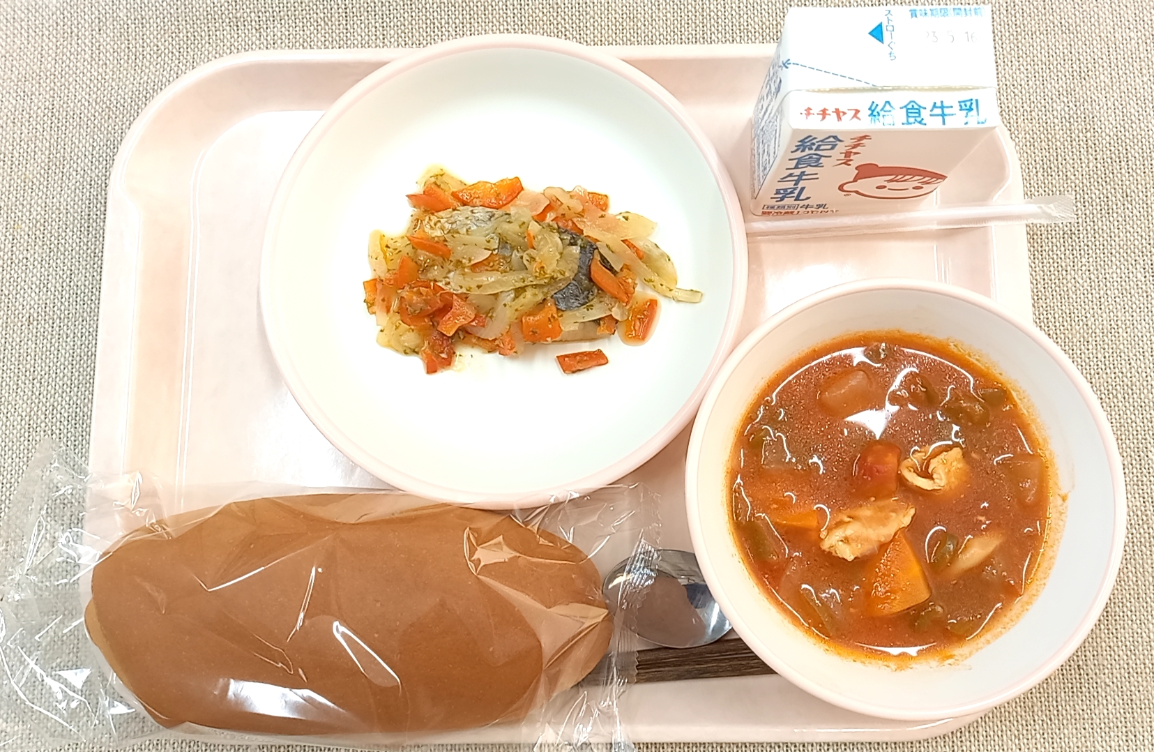大野学校給食センターの5月11日の給食写真