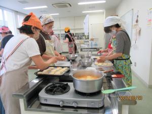 料理をしている様子3