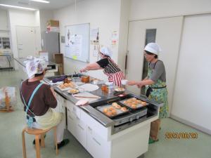 料理をしている様子4