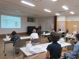 先生の自己紹介の様子