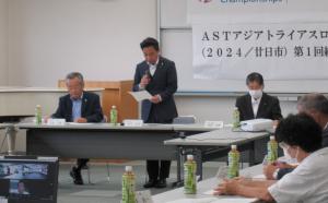 市長が挨拶をしている写真