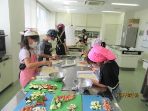 料理している様子3