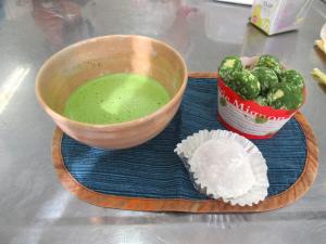 完成したお菓子と抹茶