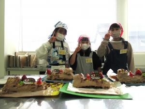 ケーキを作っている様子4