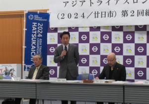 松本市長が開会の挨拶をしている写真