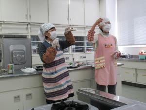 調理をしている様子1