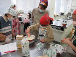 調理をしている様子3