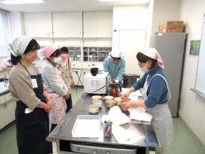 抹茶を点てている様子