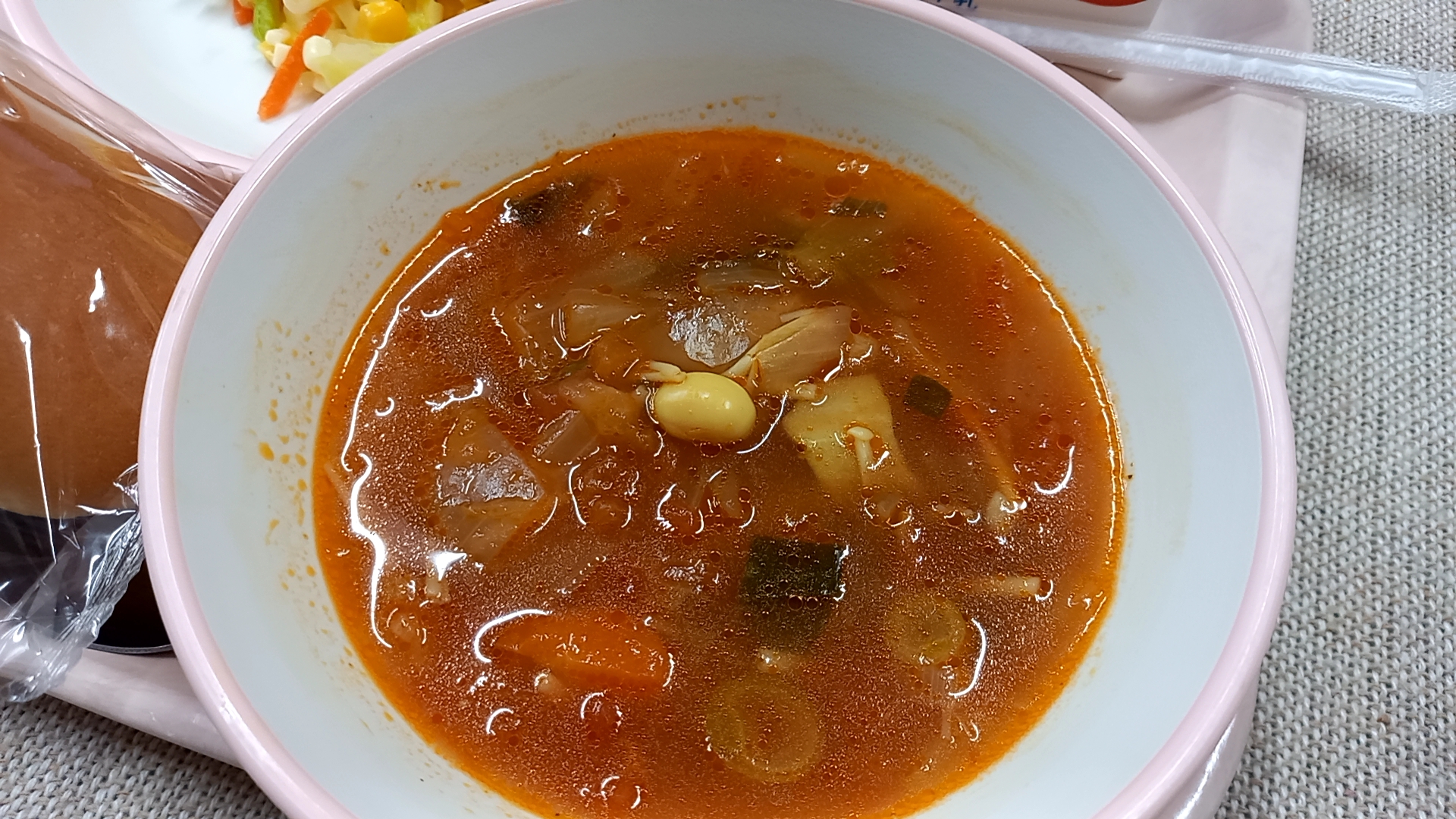 大野学校給食センター2月29日の食べてみんさい！ねぎと大豆のスパイシースープ！の写真