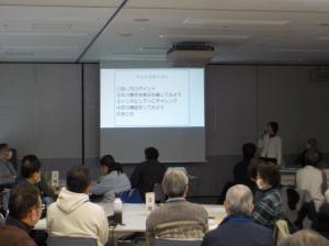 講師が話をしている写真