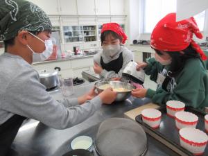 調理をしている様子2