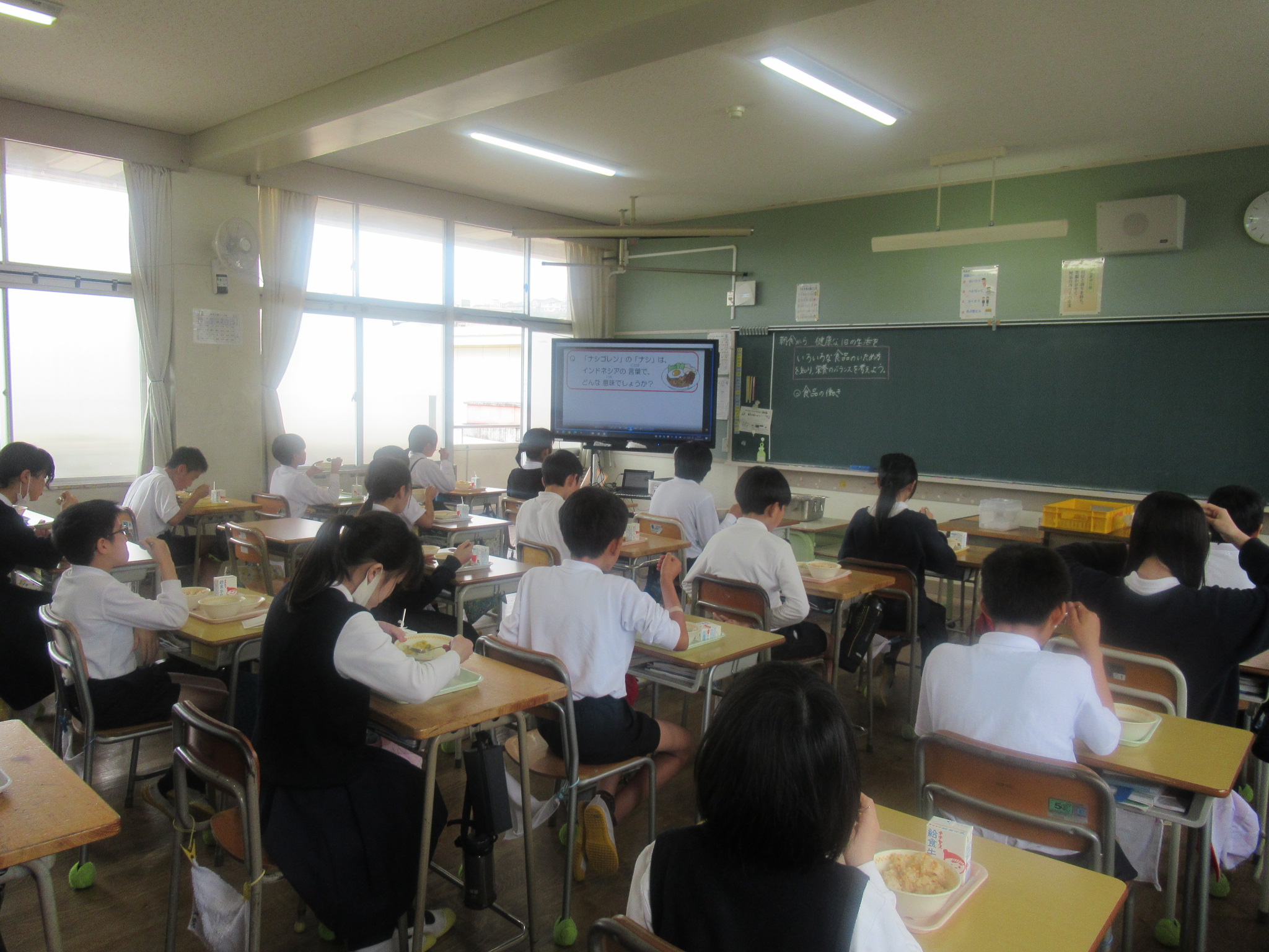 阿品台西小学校の給食時間の様子