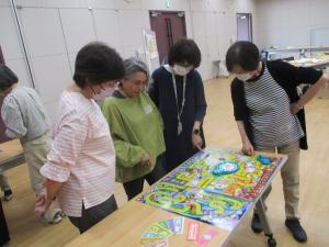 アイスブレイクの様子（人生ゲーム）