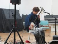 こうのさんが演奏している様子