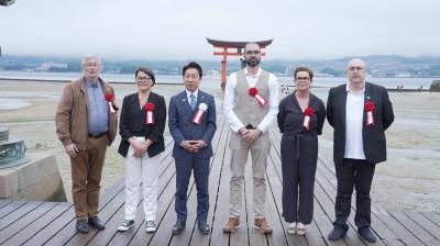 並び