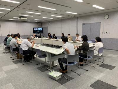 審議中