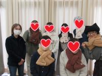マフラーをつけて集合写真を撮りました