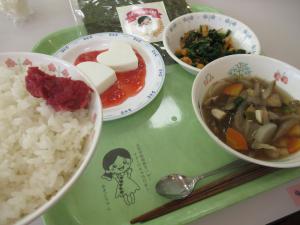 給食用の新トレイの写真