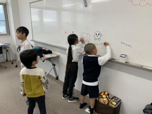 ホワイトボードに絵を描く