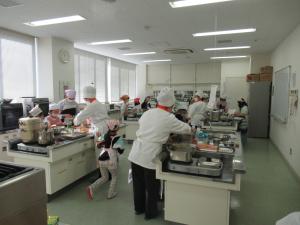 調理している様子