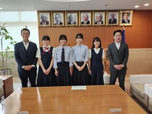 市長への活動報告（集合写真）