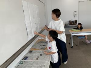 文字を発表する参加者