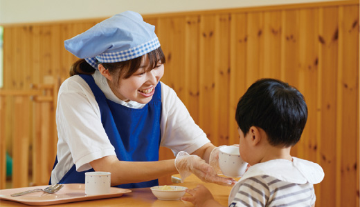 K先生の保育の様子02