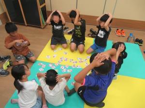 かるたをしている様子