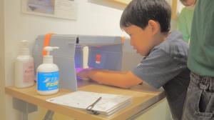 手洗いチェックの様子