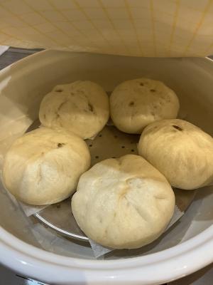 豚まんを蒸している様子