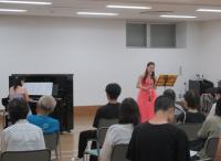 演奏している様子