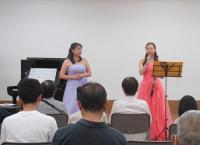 クラリネットについてお話している様子